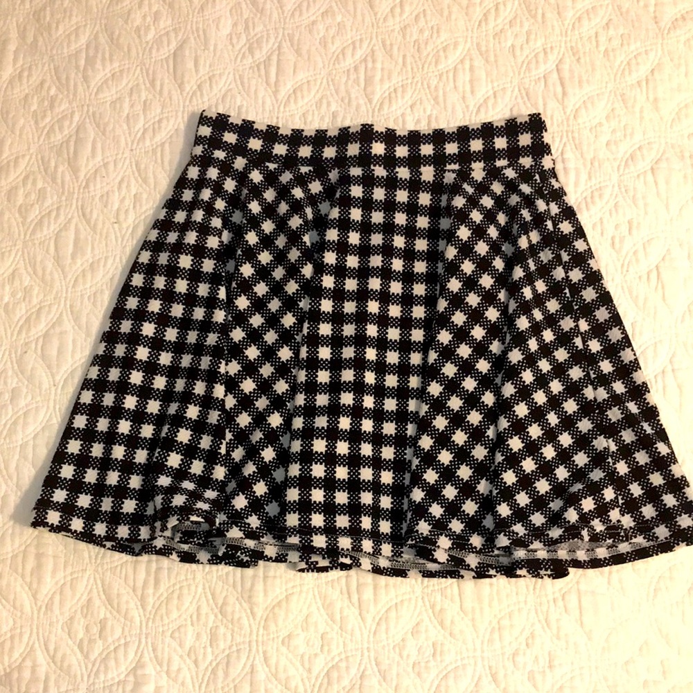 Checkered float panel skirt. Size Small